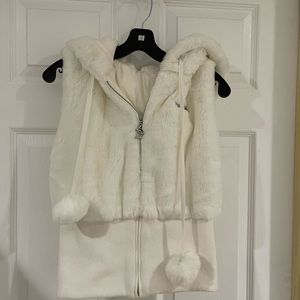 SOLD#Bebe sleeveless Faux fur vest, one size